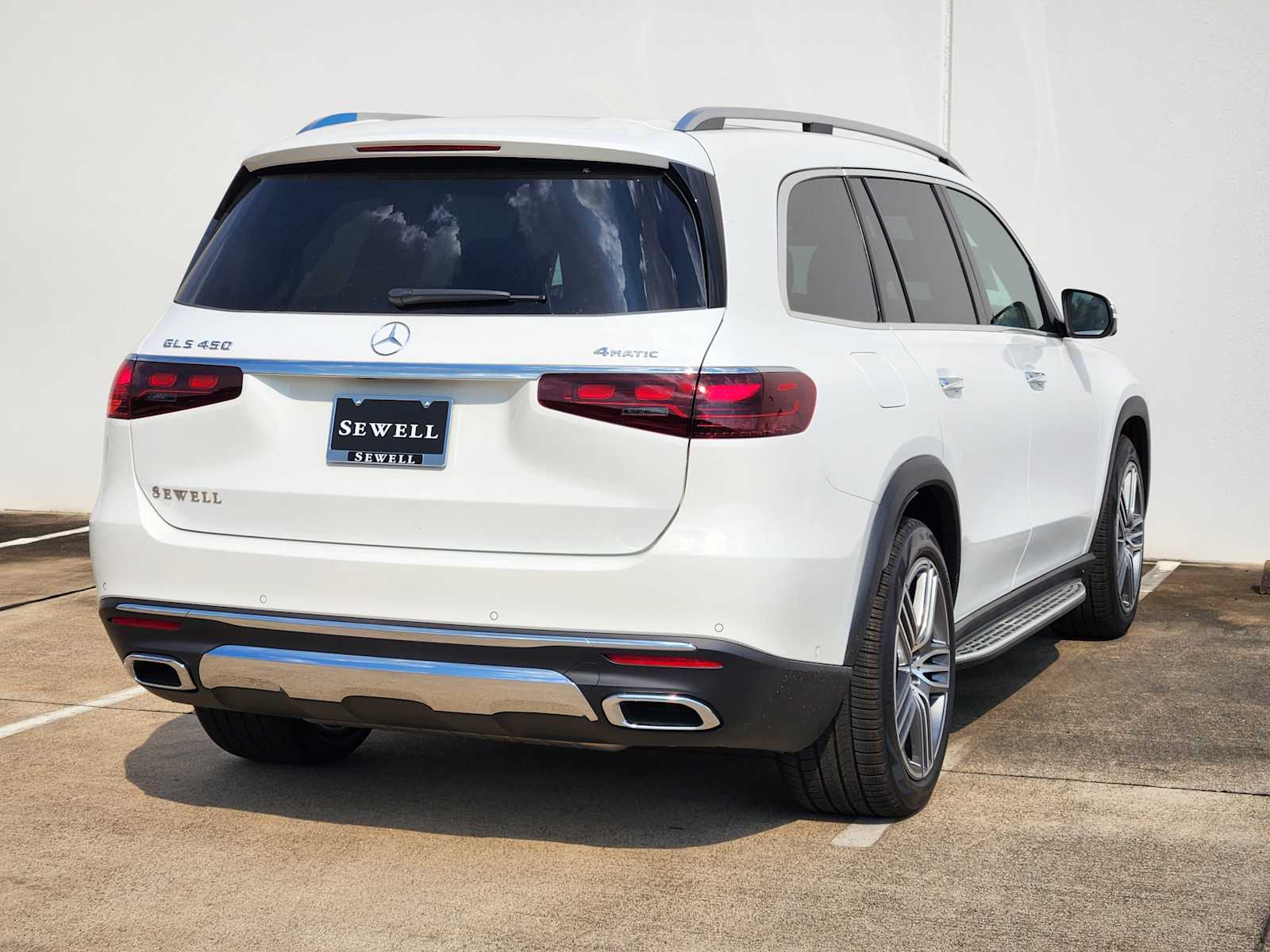 2026 Mercedes Benz GLS 450 4MATIC photo 4