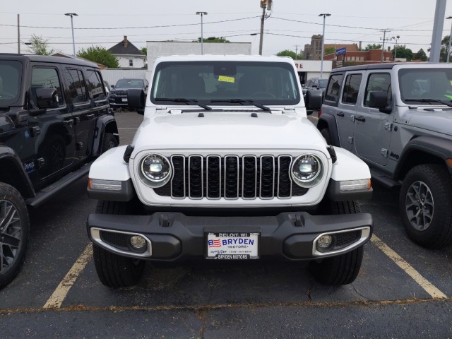 2024 Jeep Wrangler Sahara photo 7