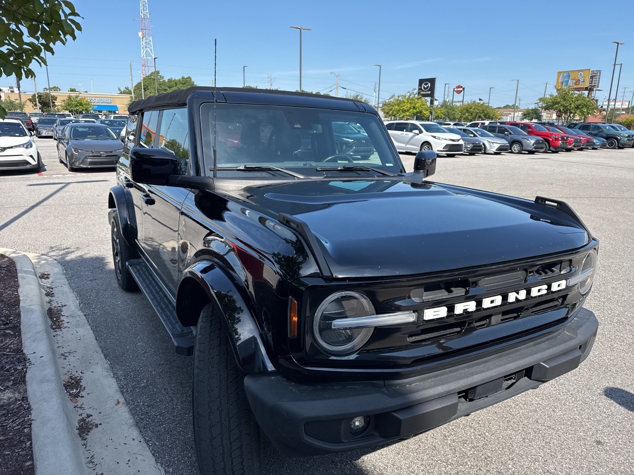 2021 Ford Bronco Outer Banks photo 3