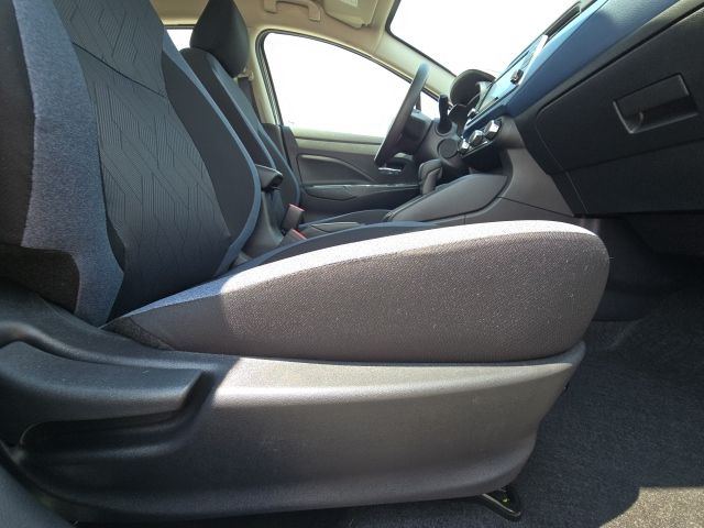 2025 Nissan Versa 1.6 SV photo 13