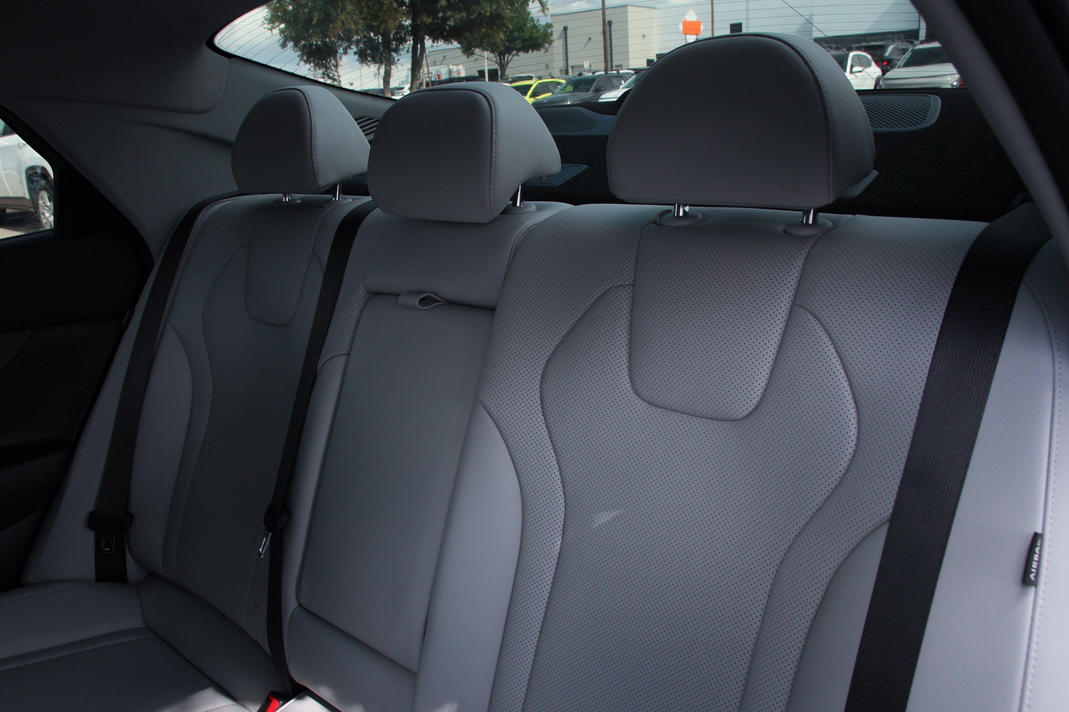 2025 Hyundai Elantra Limited photo 15