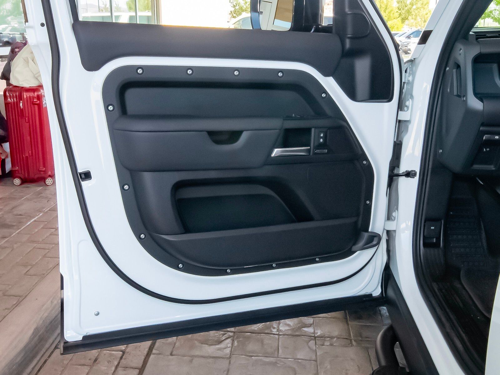 2025 Land Rover Defender 110 X-Dynamic SE photo 29