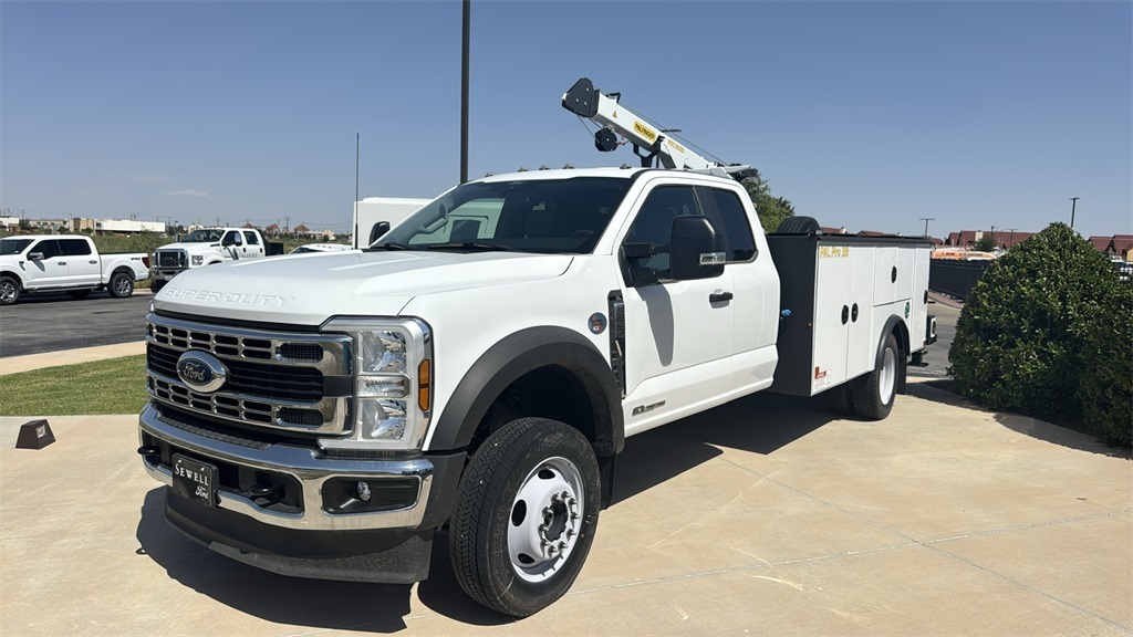 2024 Ford F-550 Super Duty Chassis Cab XL's photo