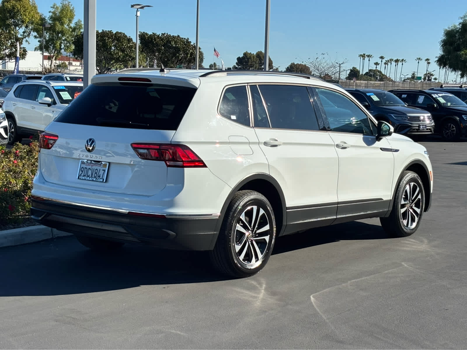 2022 Volkswagen Tiguan S photo 3