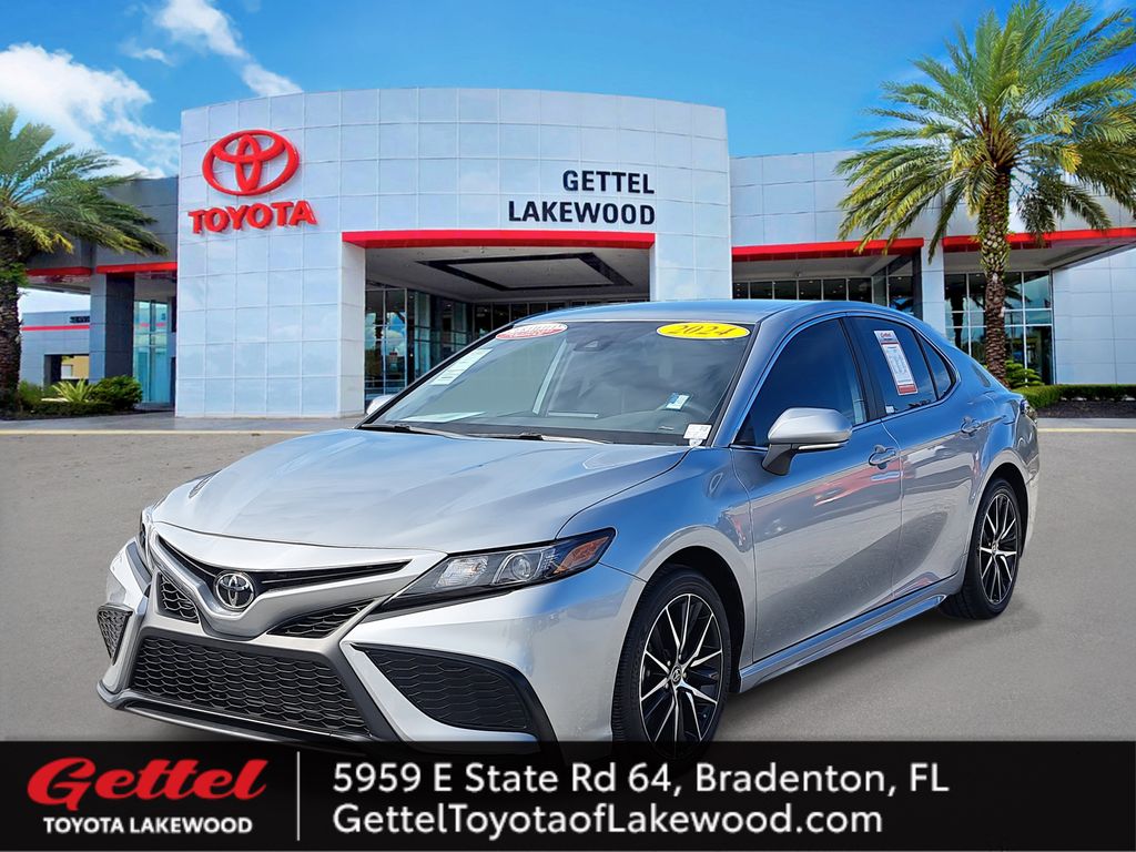 2024 Toyota Camry SE's photo