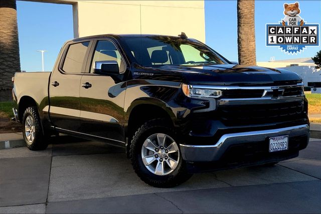 2022 Chevrolet Silverado 1500 LT photo 2