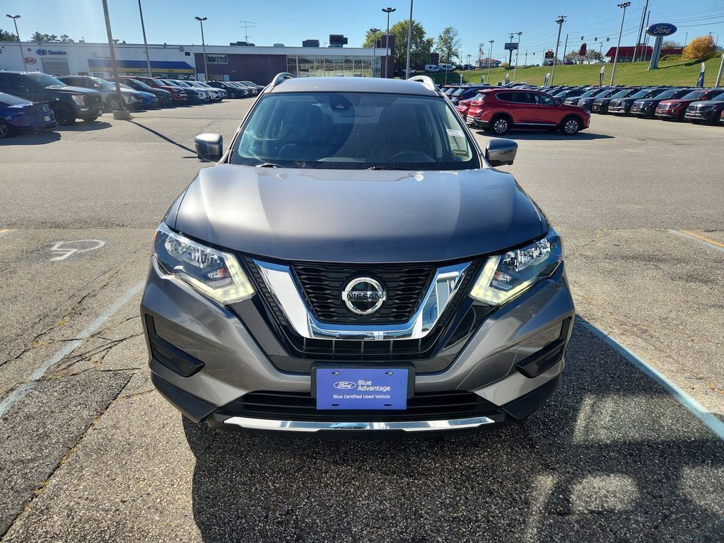 2019 Nissan Rogue SV photo 2