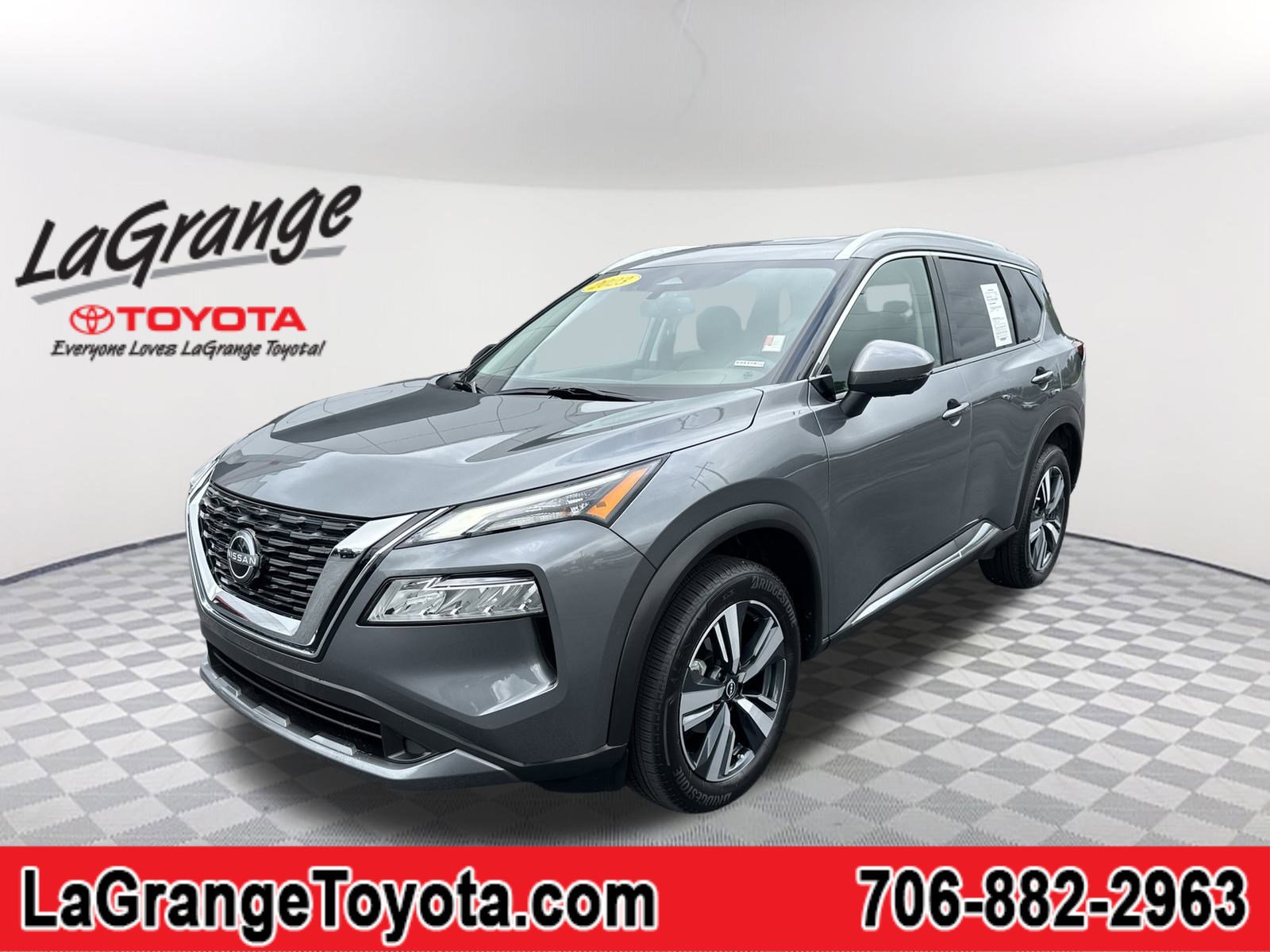 2023 Nissan Rogue SL's photo