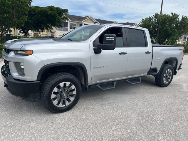 2022 Chevrolet Silverado 2500HD Custom photo 2