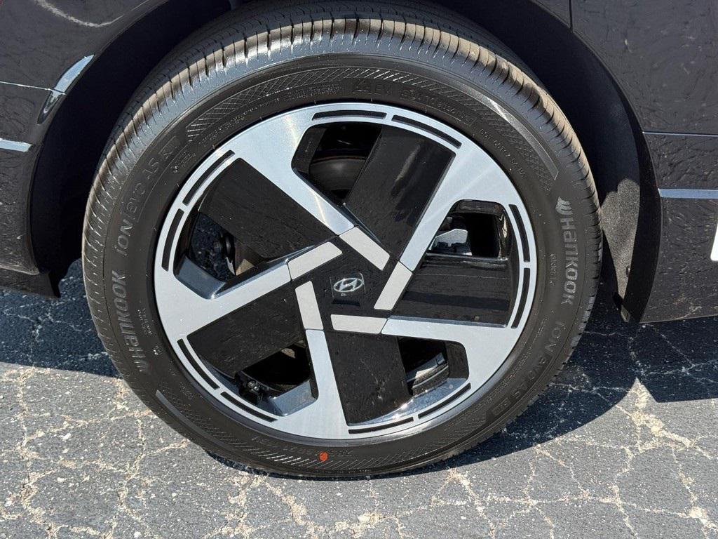 2026 Hyundai Ioniq Limited photo 3