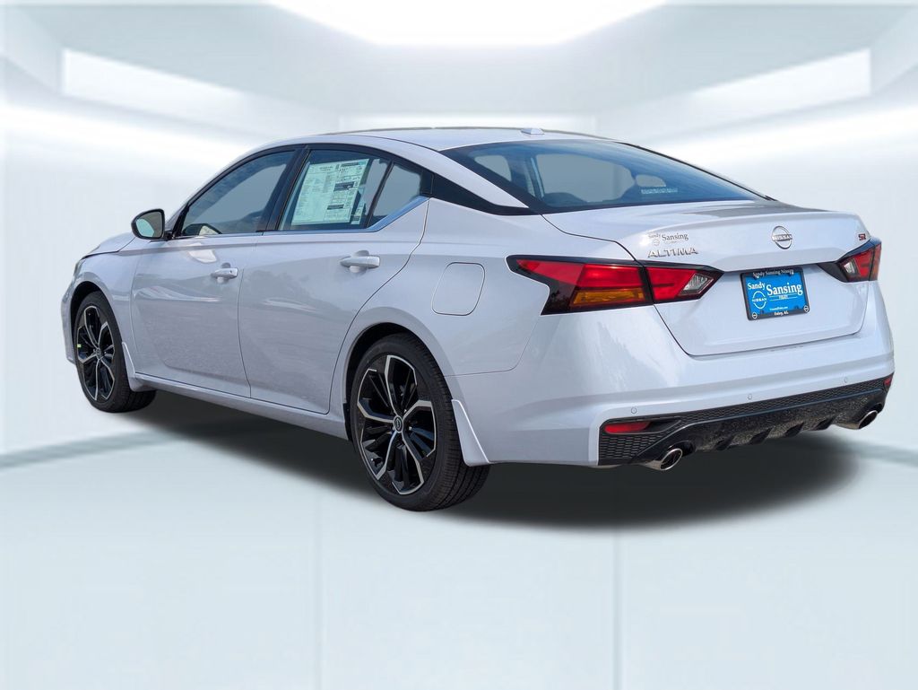 2025 Nissan Altima SR photo 2