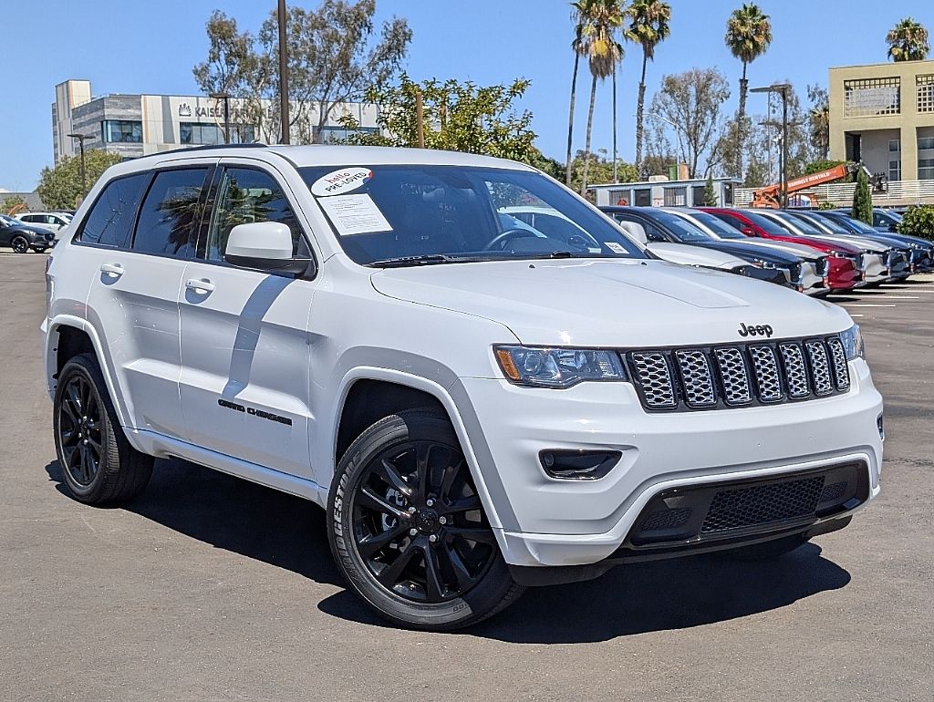 2021 Jeep Grand Cherokee Laredo X photo 2