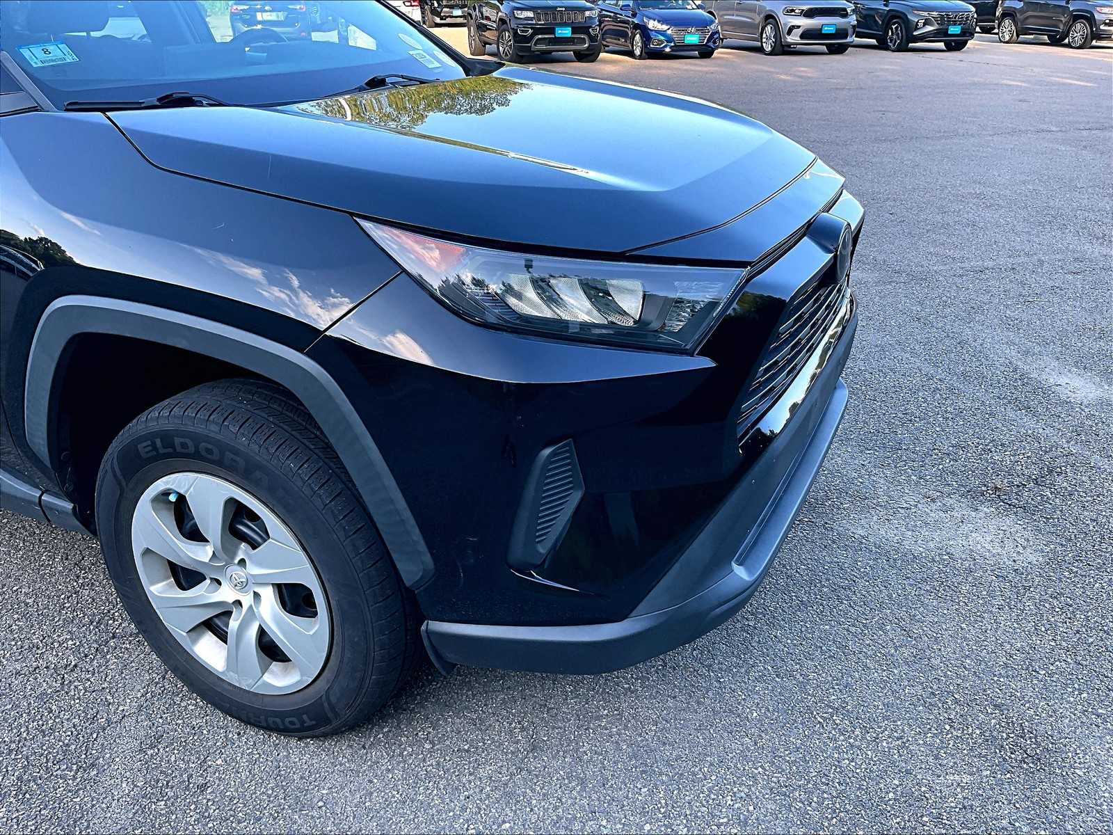 2019 Toyota RAV4 LE photo 5