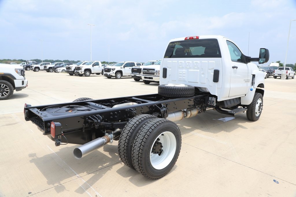 2024 Chevrolet Silverado 6500HD Work Truck photo 4