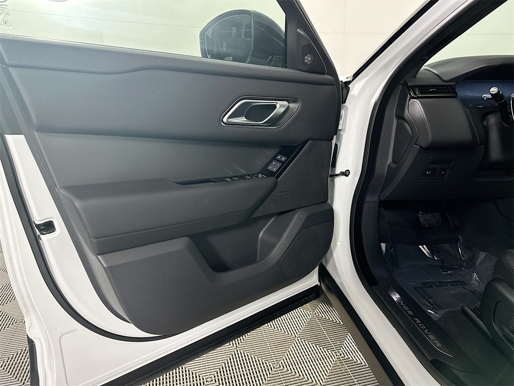 2026 Land Rover Range Rover Velar S photo 18