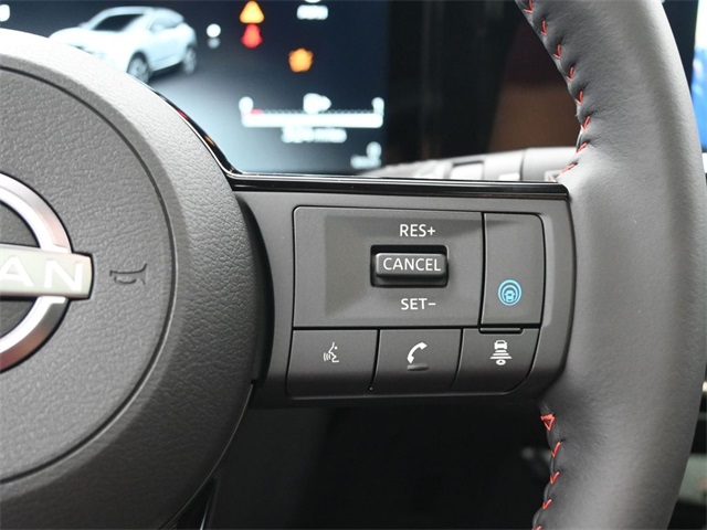 2025 Nissan Kicks SR photo 2