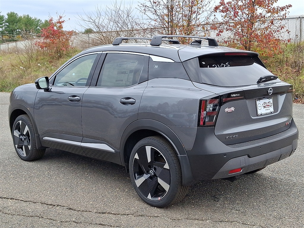 2026 Nissan Kicks SR photo 2