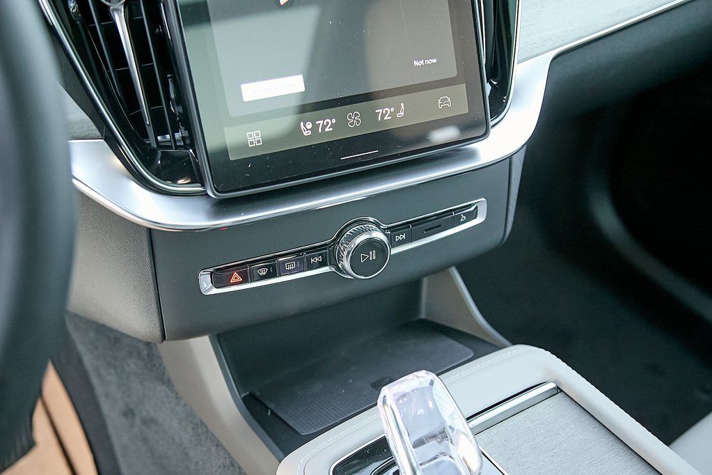 2026 VOLVO XC90 - Image 13