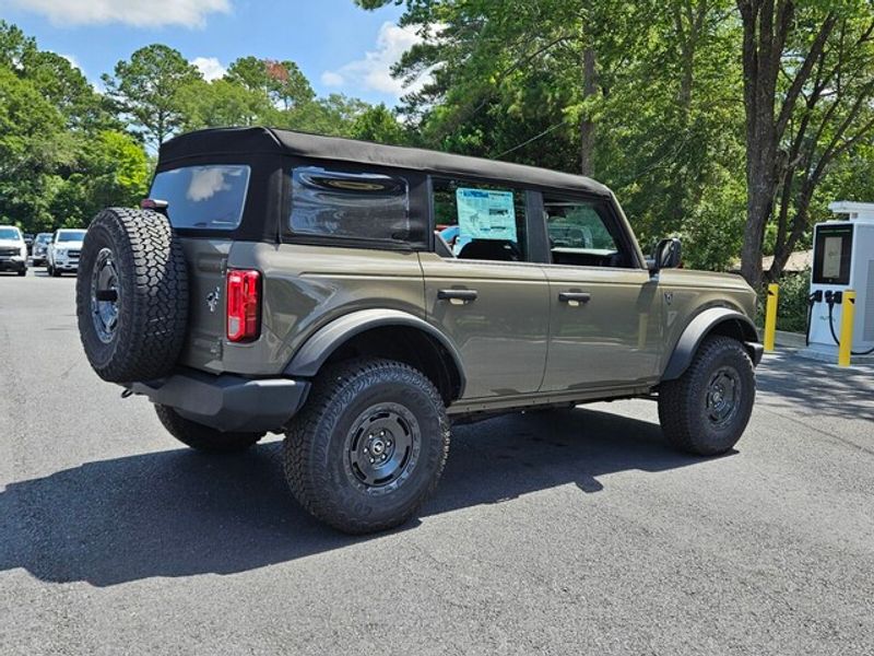 2025 Ford Bronco Base photo 9