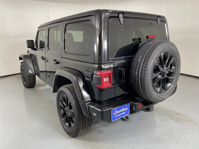 2022 Jeep Wrangler Unlimited Sahara High Altitude photo 5