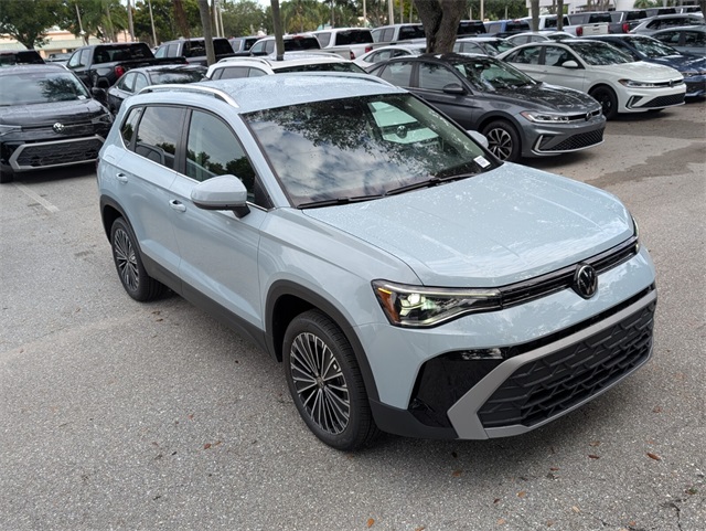 2025 Volkswagen Taos SE photo 2