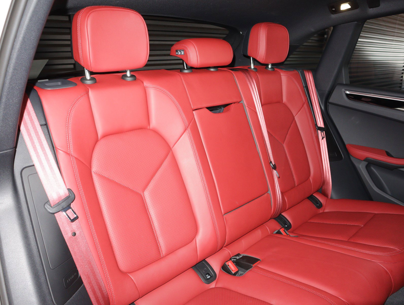 2025 Porsche Macan T photo 6