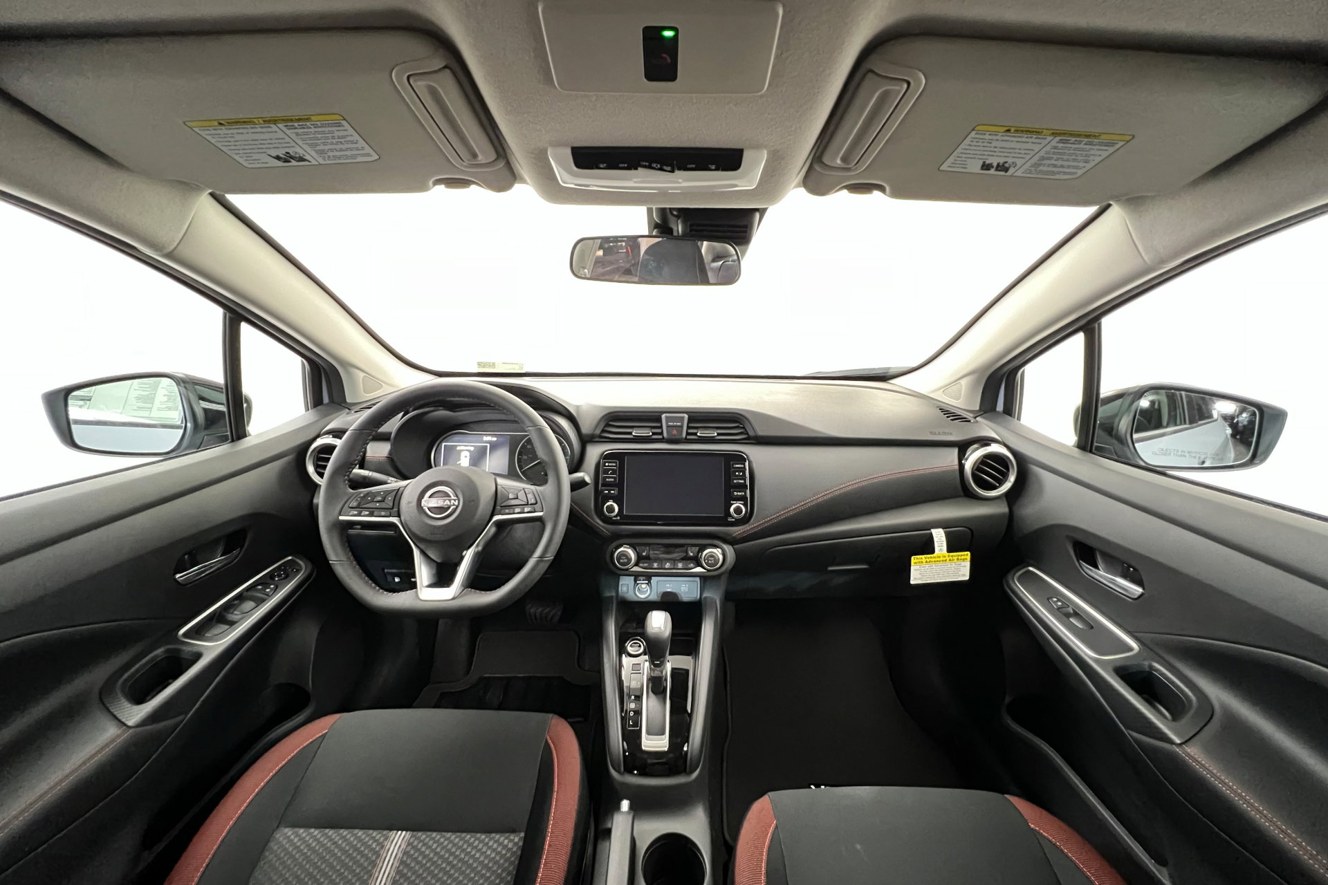 2025 Nissan Versa SR photo 8