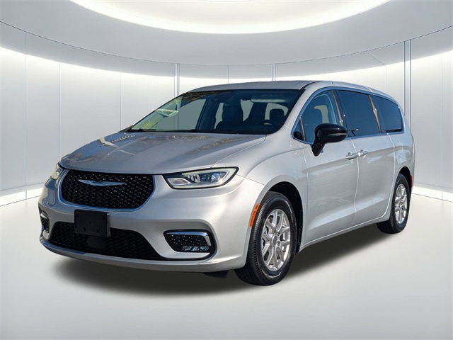 2024 Chrysler Pacifica Touring L's photo