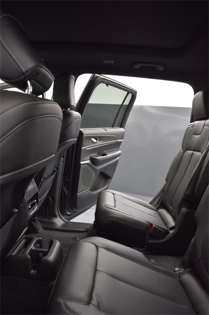 2025 Jeep Grand Cherokee Limited photo 7