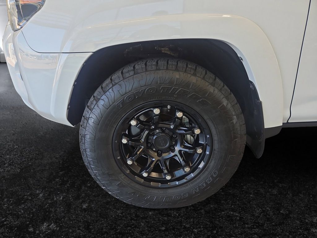 2018 Toyota 4Runner SR5 photo 21