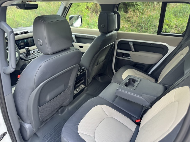 2023 Land Rover Defender 110 X-Dynamic SE photo 13