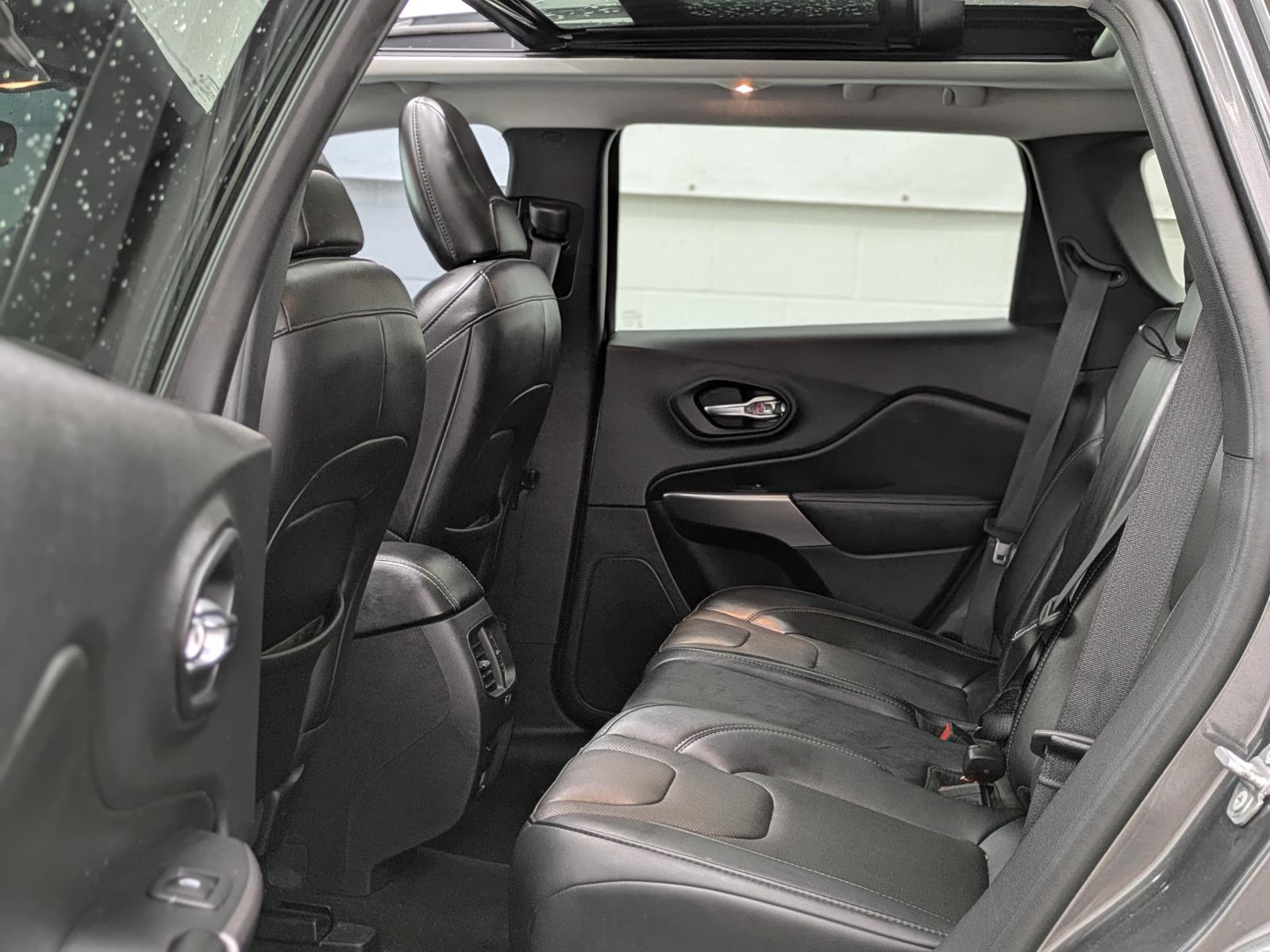 2021 Jeep Cherokee Limited photo 12