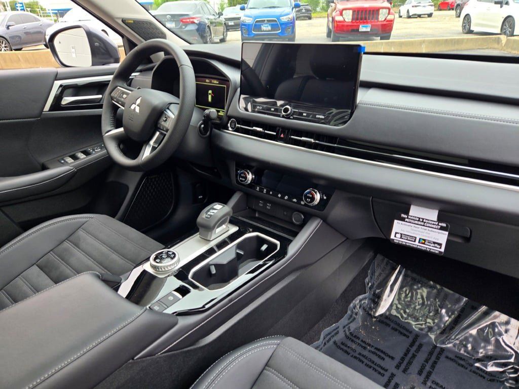 2025 Mitsubishi Outlander SE photo 20
