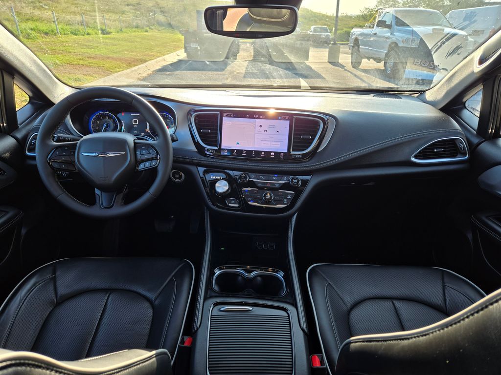 2025 Chrysler Pacifica Limited photo 15