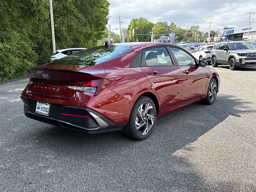2025 Hyundai Elantra SEL Sport photo 3