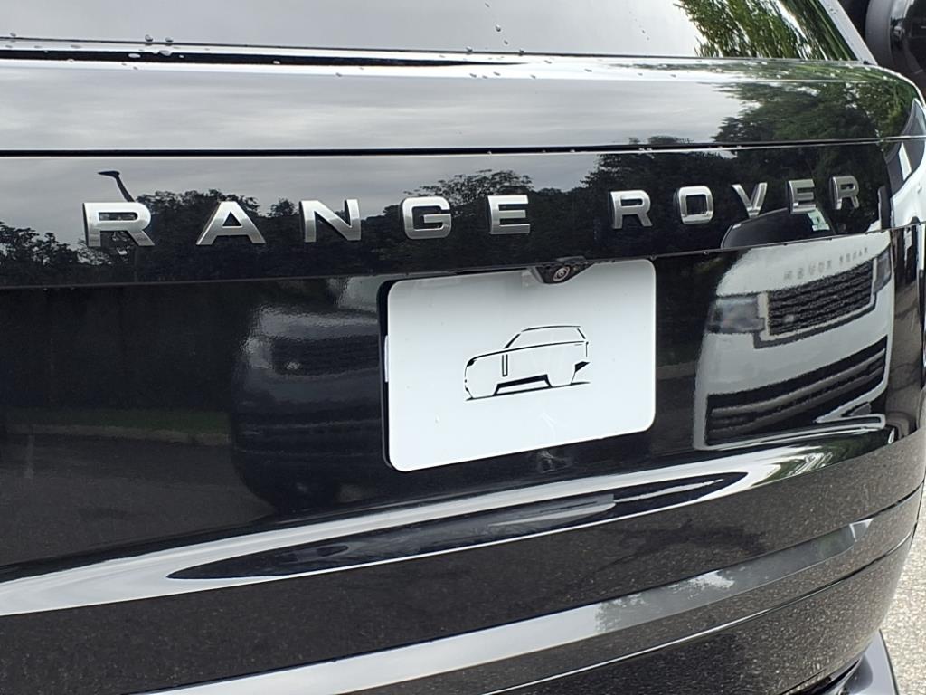 2025 Land Rover Range Rover SE photo 17