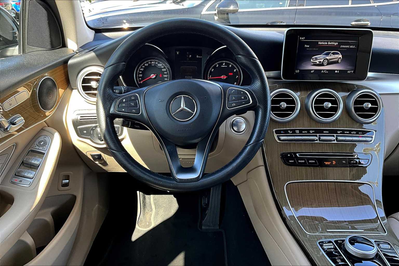 2018 Mercedes Benz GLC 300 photo 4