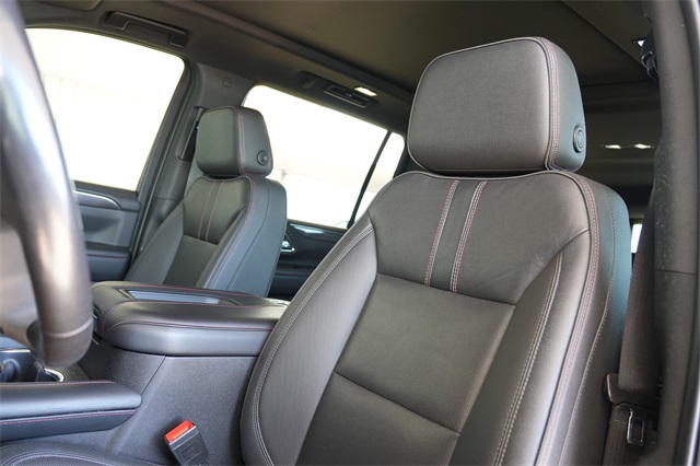 2022 Chevrolet Suburban RST photo 14
