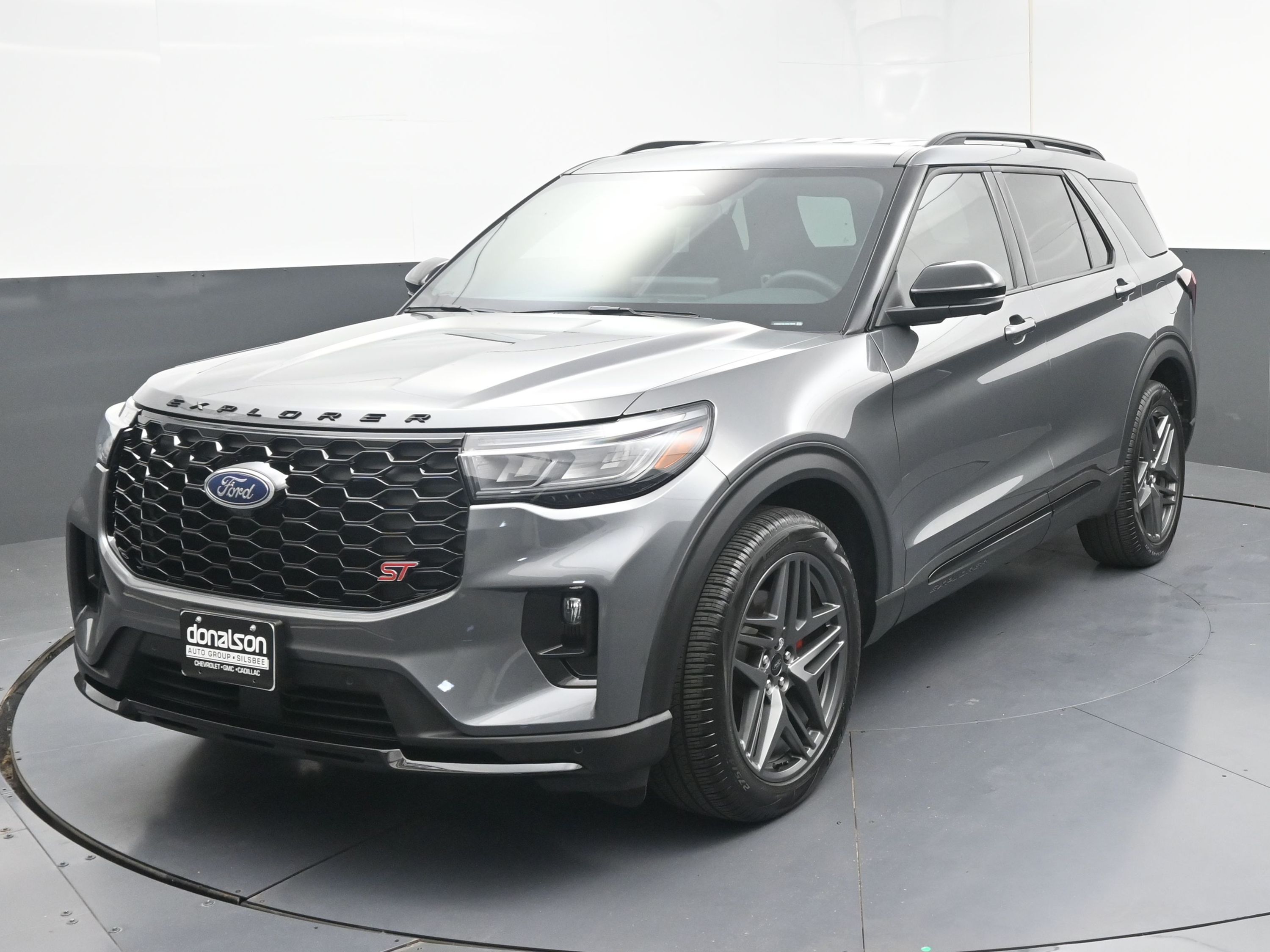 2025 Ford Explorer ST photo 4