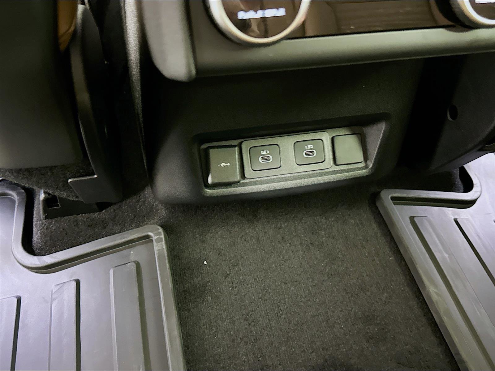 2025 Land Rover Discovery Metropolitan Edition photo 26