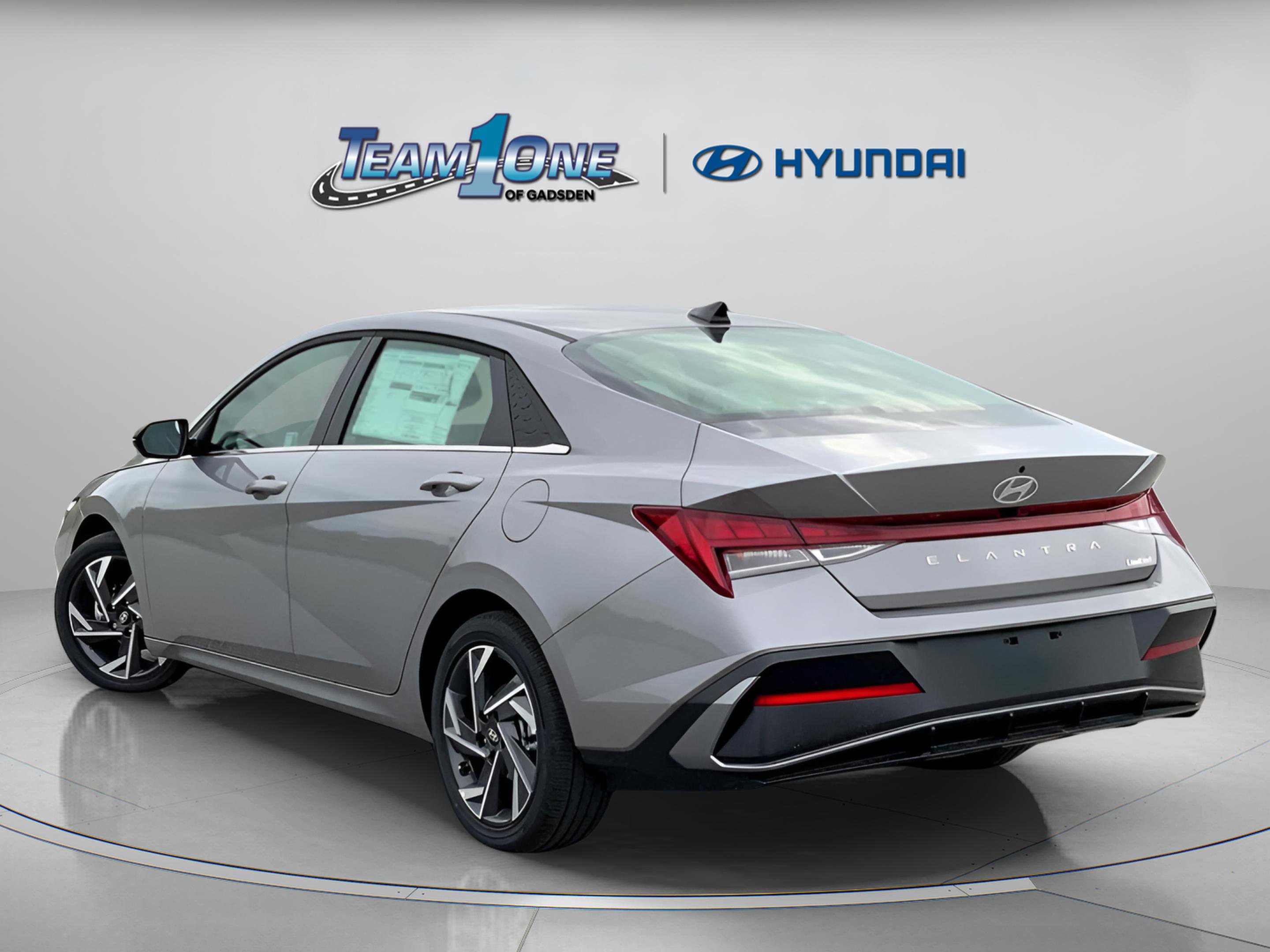 2025 Hyundai Elantra Limited photo 4