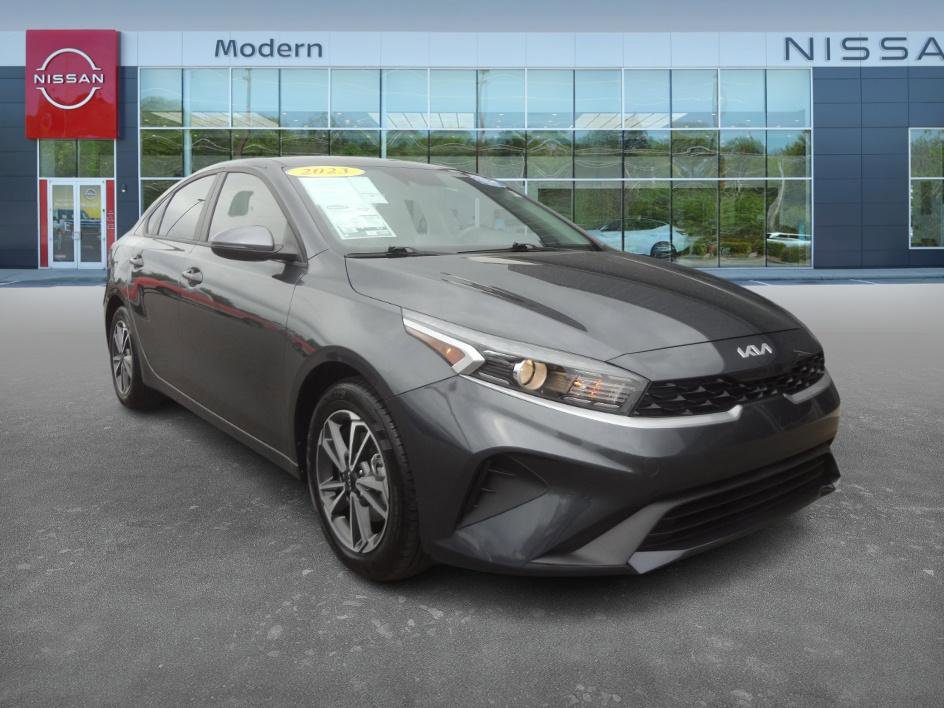 2023 Kia Forte LXS photo 2