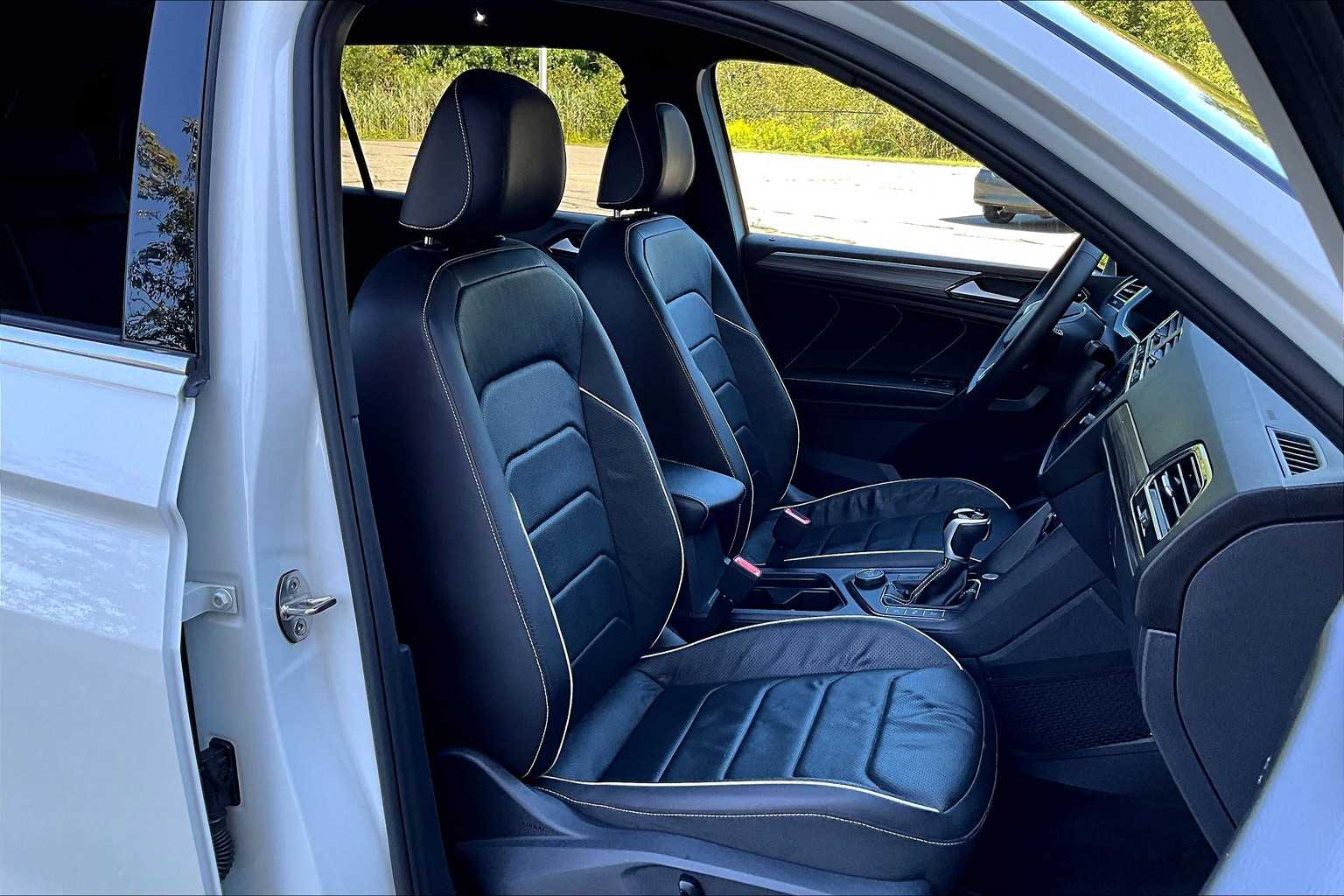 2023 Volkswagen Tiguan SEL R-Line Black photo 13