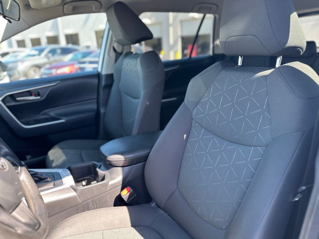 2024 Toyota RAV4 XLE photo 12