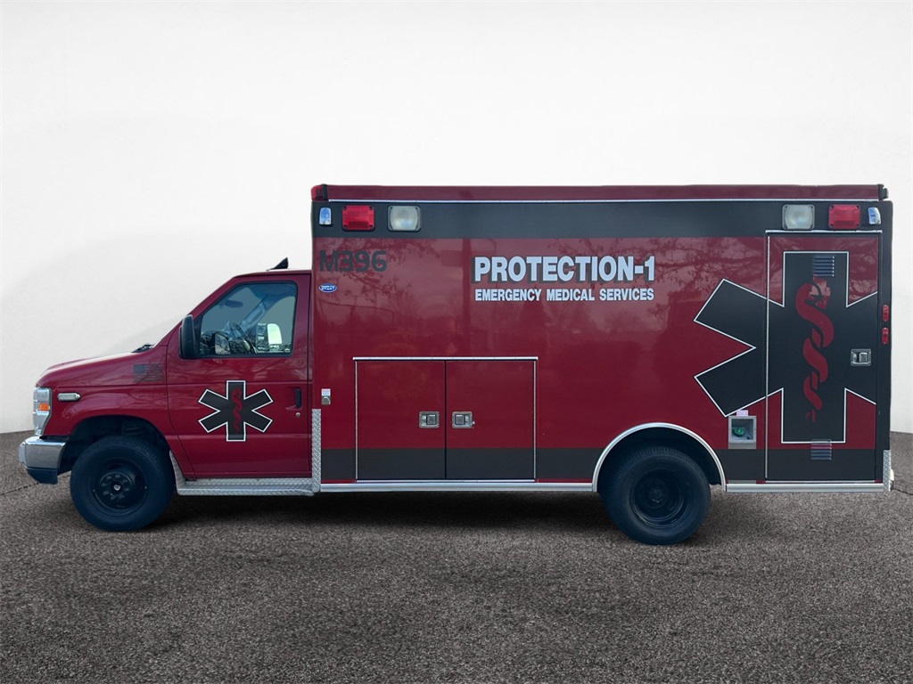 2008 Ford E-450 photo 2