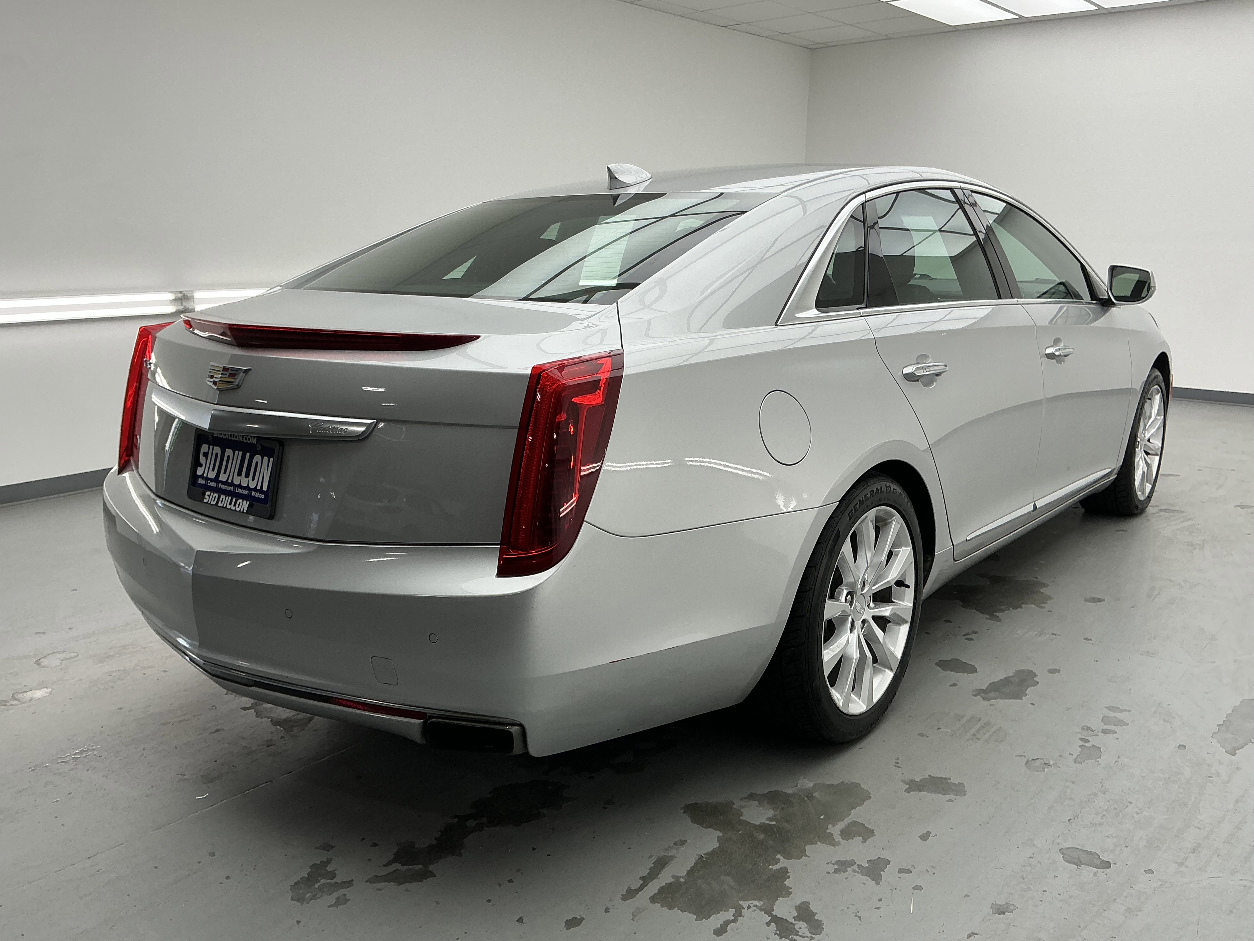 2017 Cadillac XTS Luxury photo 2