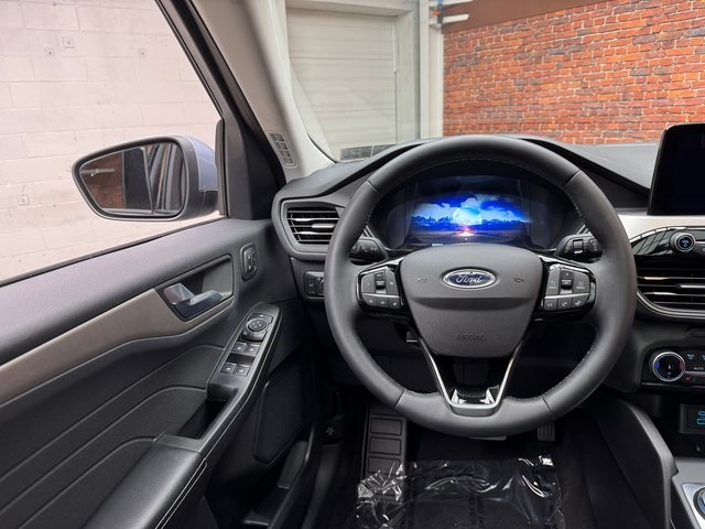 2022 Ford Escape SEL photo 12