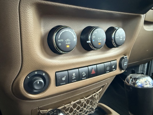 2012 Jeep Wrangler Unlimited Sahara photo 24