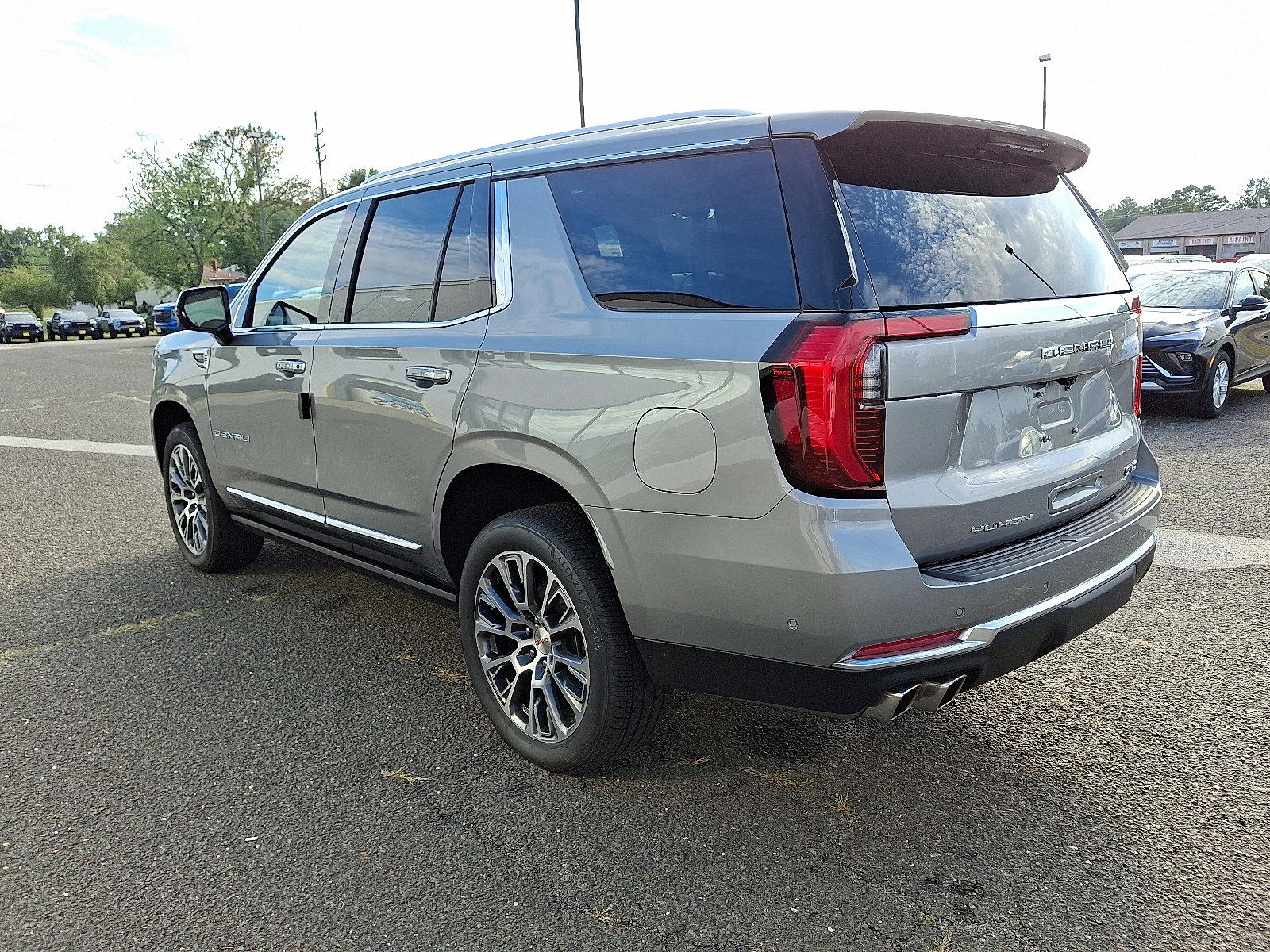 2025 Gmc Yukon Denali photo 3