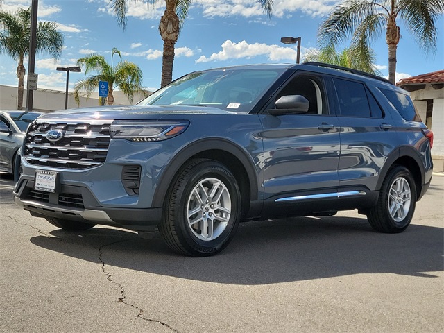 2025 Ford Explorer photo 4